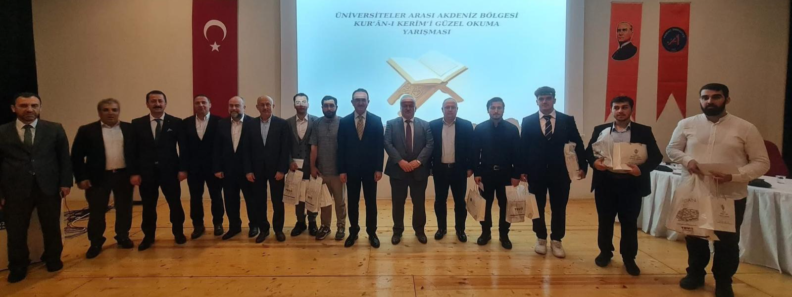 <p><span style="color: #ffffff;"><strong>&Uuml;niversiteler Arası Akdeniz B&ouml;lgesi Kur'an-ı Kerim-i G&uuml;zel Okuma Yarışması Fak&uuml;ltemizde yapıldı.</strong></span></p>