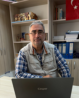Suat Yanardağ
