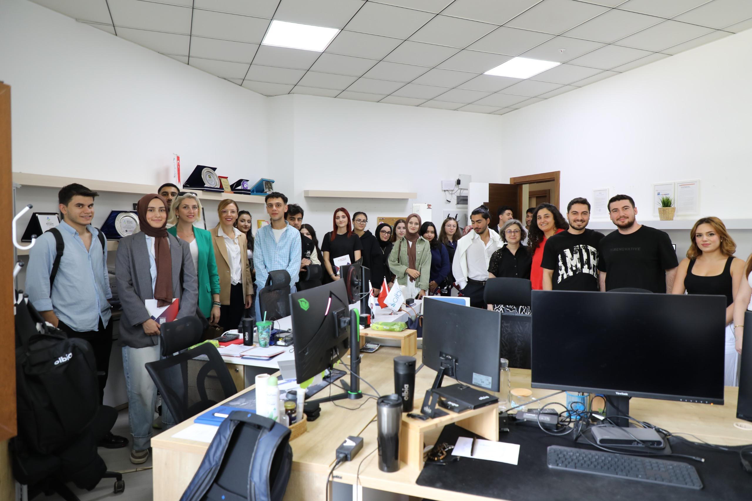 WhatsApp Image 2025-10-23 at 13.39.40-3~.jpeg