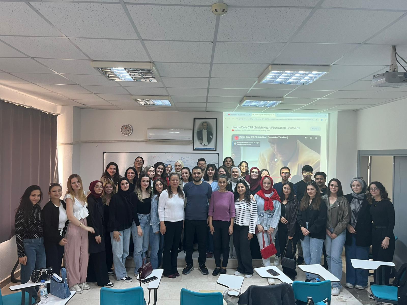 4. Sınıf Hemşirelik Öğrencilerine Uygulamalı Temel Yaşam Desteği Eğitimi Verildi