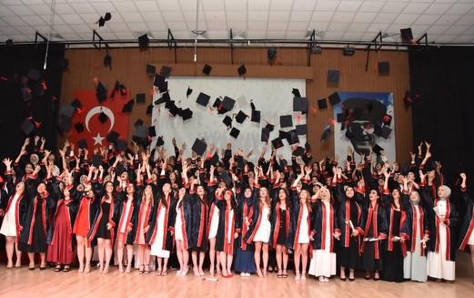 Kumluca Sağlık Bilimleri Fakültesi’nde Mezuniyet Coşkusu