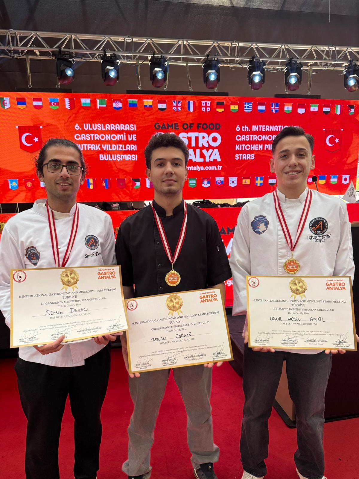 Gastronomi ve Mutfak Sanatları Öğrencilerinden GASTROANTALYA Mutfak Yarışmasında Büyük Başarı