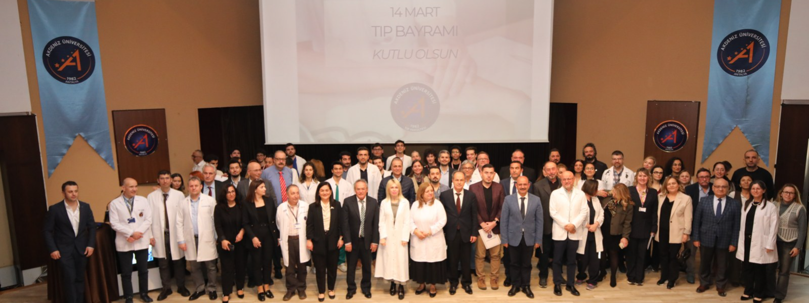 <p>14 Mart Tıp Bayramı coşkuyla kutlandı</p>