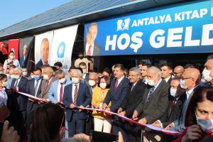 11. Antalya Kitap Fuarı İlber Ortaylı’nın Konferansıyla Açıldı.jpg