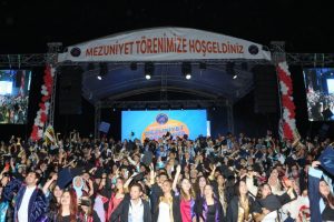 Akdeniz Üniversitesi’nde Mezuniyet Coşkusu.jpeg